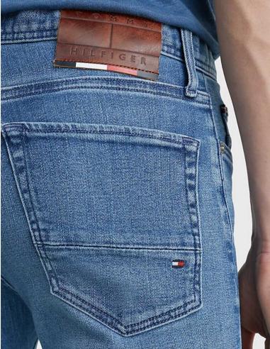 Vaquero Tommy Slim: estilo y comodidad. Vaquero Tommy Slim: estilo y comodidad.