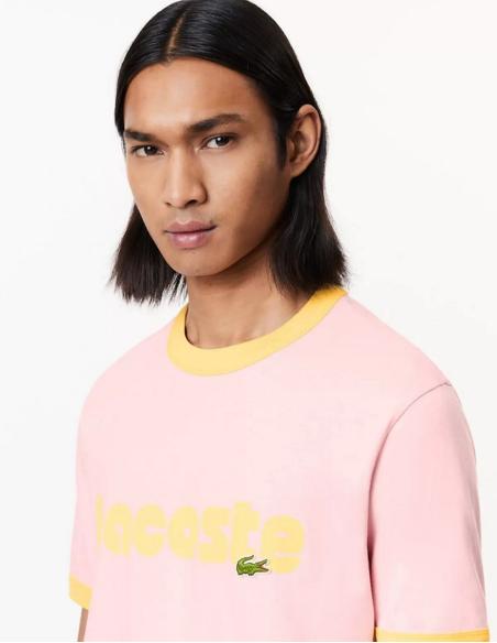 CAMISETA CON ESTAMPADO DE DETALLE LACOSTE A CONTRASTE