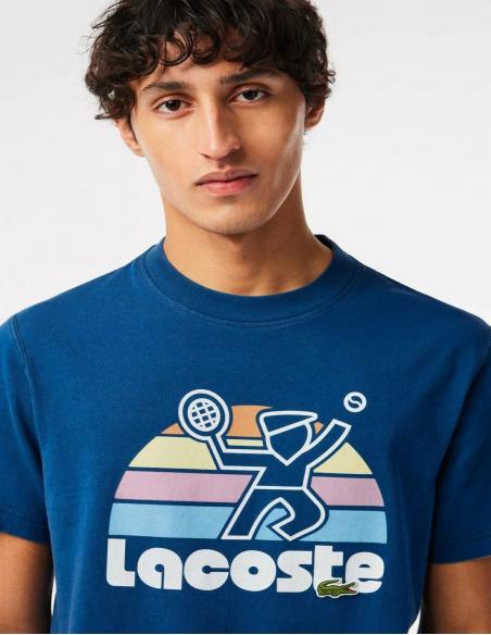 CAMISETA EFECTO LAVADO CON ESTAMPADO DE TENIS