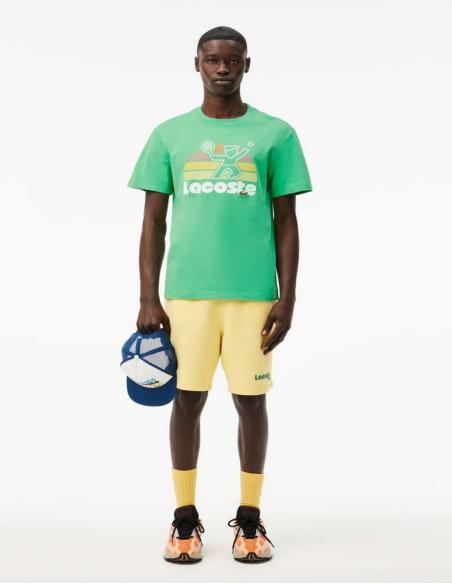 CAMISETA EFECTO LAVADO CON ESTAMPADO DE TENIS