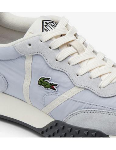 Logotipo de cocodrilo en zapatilla Lacoste blanca Logotipo de cocodrilo en zapatilla Lacoste blanca