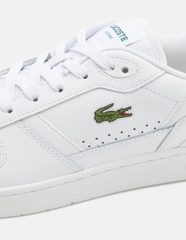 Detalle de zapatilla de tenis Lacoste blanca Detalle de zapatilla de tenis Lacoste blanca