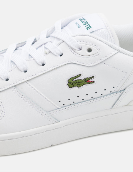 Detalle de zapatilla de tenis Lacoste blanca