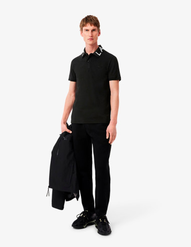 Polo Lacoste negro con anagrama en el cuello. Polo Lacoste de hombre online Polo Lacoste negro con anagrama en el cuello. Polo Lacoste de hombre online