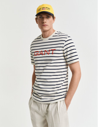 Camiseta marca Gant para hombre a rayas y bordado de letras en el pecho Cream