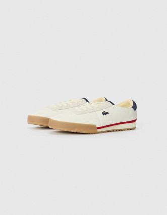 Zapatilla Lacoste blanca con talón rojo. 2