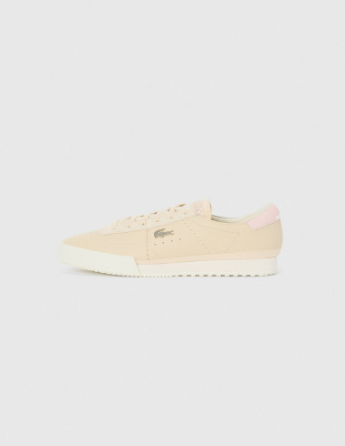 Zapatilla de Lacoste color blanco roto con talón rosa