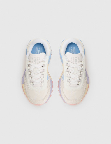 Zapatillas HOKA blancas con suelas acolchadas Zapatillas HOKA blancas con suelas acolchadas