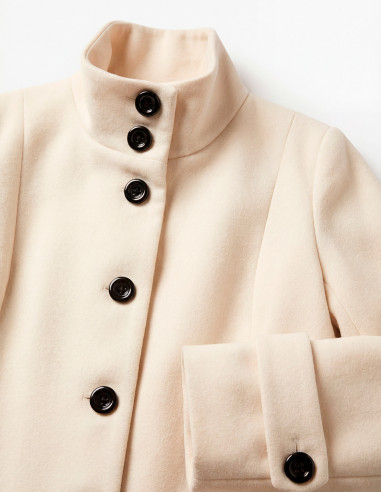 Abrigo paño de color crudo para mujer