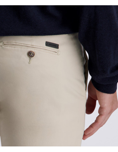 Elegante pantalón Pierre Cardin Colmar color Mojave Desert corte tapered | Manzanos Moda